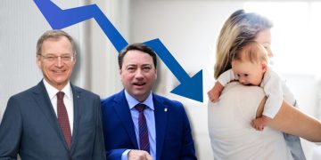 Thomas Stelzer und Manfred Haimbuchner: OÖ Landesregierung kürzt Eltern-Kind-Zuschuss. (Foto: Land OÖ/Peter Mayr; APA Picturedesk/ Werner Kerschbaummayr/fotokerschi; Unsplash/getty images; Montage)