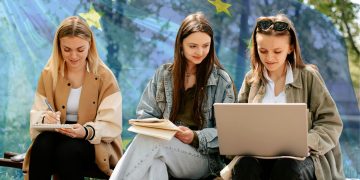 EU will mit Budget Energie- und Digitalwende finanzieren (Foto: Unsplash/ Alexey Larionov/ Kateryna Hliznitsova, Montage)