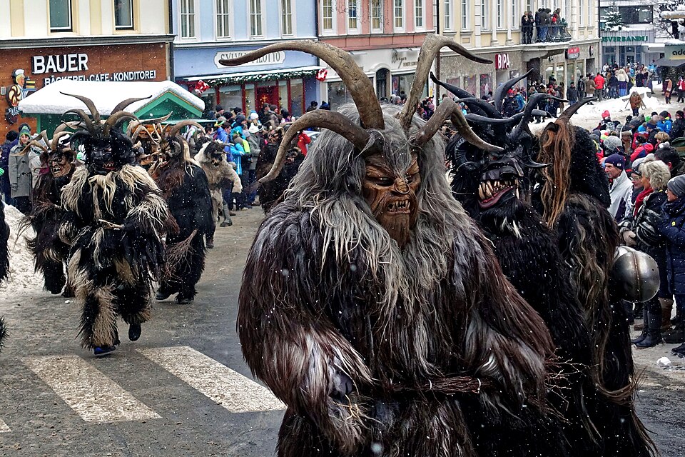 Pongauer Perchtenlauf in St. Johann (Foto: Wikimedia Commons/Holger Uwe Schmitt)