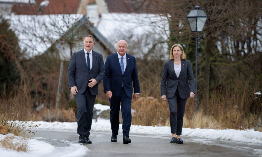 Klausurtagung der Bundesregierung in Mauterbach, Jänner 2026; mit Bundeskanzler Christian Stocker, Vizekanzler Andreas Babler und Bundesministerin Beate Meinl-Reisinger, BKA/Andy Wenzel