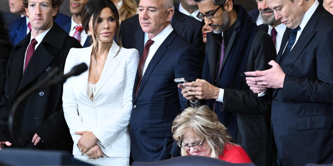 Bezos Zuckerberg Musk_APA-Images AFP, Saul Loeb)