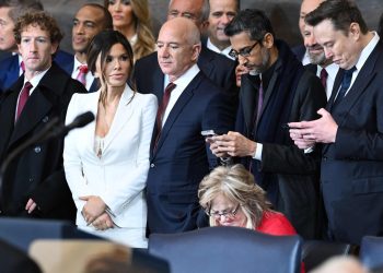 Bezos Zuckerberg Musk_APA-Images AFP, Saul Loeb)