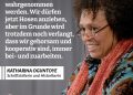 Katharina Oguntoye ist Historikerin, Autorin und Aktivistin. Sie gehört zu den Pionierinnen der schwarzen Frauen und Frauenbewegung in Deutschland. Mit Büchern wie Farbe bekennen machte sie schwarze deutsche Geschichte, feministische Perspektiven und antirassistischen Widerstand sichtbar. Zitat: Ich finde es unerträglich, wie Frauen immer noch wahrgenommen werden. Wir dürfen jetzt Hosen anziehen, aber im Grunde wird trotzdem noch verlangt, dass wir gehorsam und kooperativ sind, immer bei- und zuarbeiten. Katharina Oguntoye