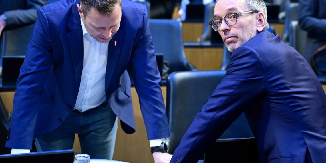 Schnedlitz und Kickl im Parlament (Foto: APA-Images / APA / Roland Schlager)