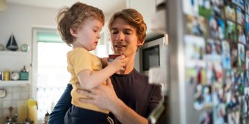 Mit Männern, die aktive Väter sind, bekommen Frauen eher Kinder. (Foto: Unsplash/getty images)