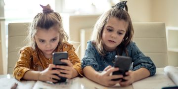 Kinder, Jugendliche, Social-Media-Verbot, Smartphone, Plattformen, Unsplash+