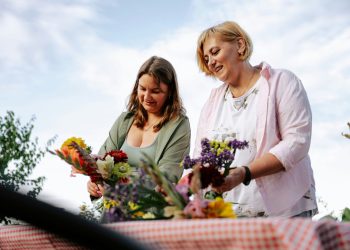 Soziale Kontakte auf Rezept (Foto: Kateryna Hliznitsova/Unsplash+)