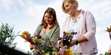 Soziale Kontakte auf Rezept (Foto: Kateryna Hliznitsova/Unsplash+)