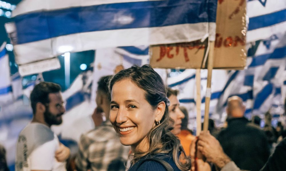 Frau in Israel. Foto: unsplash/yoav-aziz