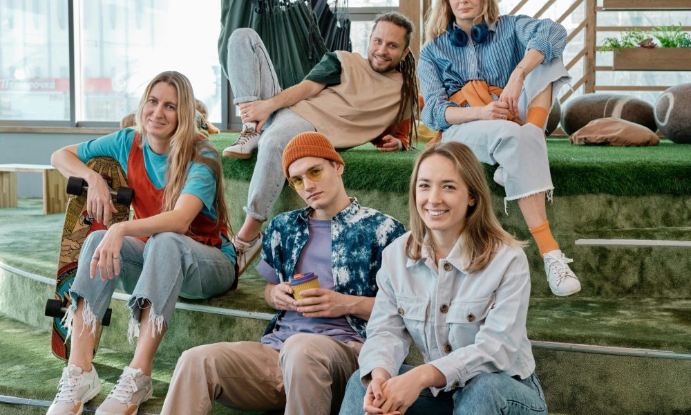 Junge Menschen erzählen in der Ö3-Jugendstudie 2026, was sie bewegt. (Foto: Unsplash)