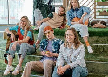 Junge Menschen erzählen in der Ö3-Jugendstudie 2026, was sie bewegt. (Foto: Unsplash)