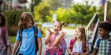 Bildung und Schule in Schweden und Finnland, Ländervergleich, Schulkinder, Bild: Unsplash+