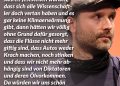 Marc-Uwe Kling ist Autor, Kleinkünstler und Kinderbuchautor - und vor allem für seine Känguru-Reihe bekannt. Die Bücher erzählen von einem vorlauten Känguru und seinem menschlichen Mitbewohner, mit viel Witz, Satire und Gesellschaftskritik. Im März ist mit „Die Känguru-Rebellion" der neueste Teil der Reihe erschienen. Zitat: Ja, wir könnten jetzt was gegen den Klimawandel tun, aber wenn wir dann in 50 Jahren feststellen würden, dass sich alle Wissenschaftler doch vertan haben und es gar keine Klimaerwärmung gibt, dann hätten wir völlig ohne Grund dafür gesorgt, dass die Flüsse nicht mehr giftig sind, dass Autos weder Krach machen, noch stinken und dass wir nicht mehr abhängig sind von Diktatoren und deren Ölvorkommen. Da würden wir uns schön ärgern. Marc-Uwe Kling.
