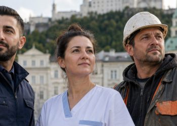 Migranten bekommen erstes Denkmal in Österreich - in Salzburg. (Foto: Unsplash; KI; Montage)