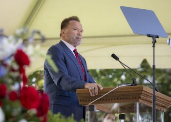 Arnold Schwarzenegger bei einer Rede in Mount Vernon, Virginia, 4. Juli 2025 (Foto: DHS)