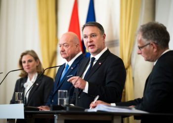 Regierung erklärt Doppelbudget 2027-28 auf Pressekonferenz (Foto: BKA/Christopher Dunnker)