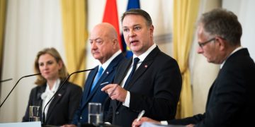 Regierung erklärt Doppelbudget 2027-28 auf Pressekonferenz (Foto: BKA/Christopher Dunnker)