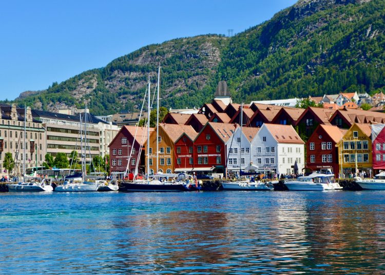 Bergen in Norwegen (Foto: Unsplash/Annika Ashley)