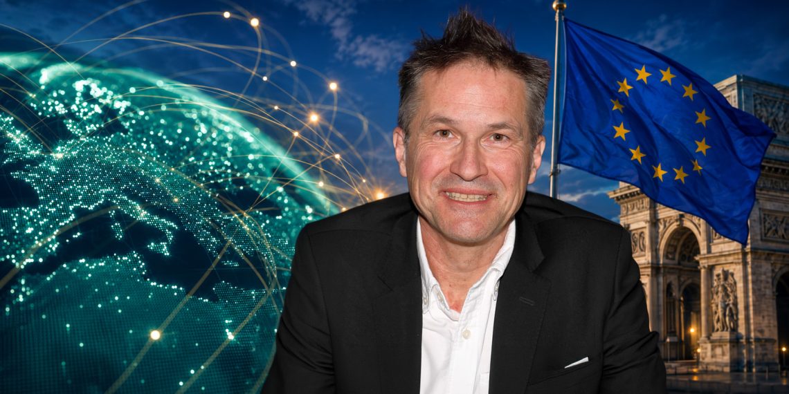 Gerald Knaus Migration Europa (Foto: Unsplash, C.Stadler/Bwag (CC BY-SA 4.0) / KI-Montage)
