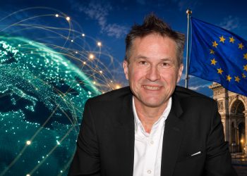 Gerald Knaus Migration Europa (Foto: Unsplash, C.Stadler/Bwag (CC BY-SA 4.0) / KI-Montage)