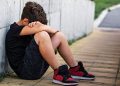 Gewalt gegen Kinder erkennen und helfen (Foto: Unsplash/Getty images)
