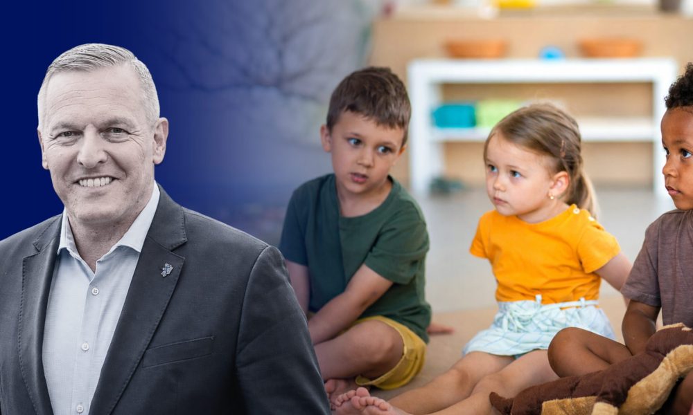 Die Steiermark unter Mario Kunasek kürzt bei Leistungen für Kinder. (Foto: Mario Gimpel/Wiipedia /CC BY 4.0; Unsplash+, KI-gestützte Montage)