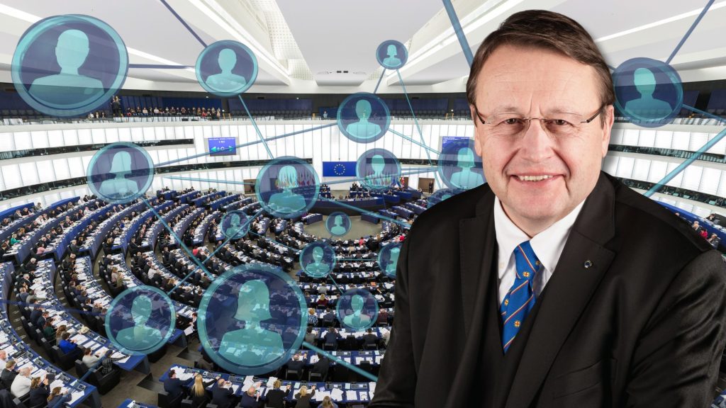 Paul Rübig, der ÖVP-Netzwerker für Freihandel und Deregulierung. (Foto: AG Gymnasium Melle/Wikipedia/CC BY-SA 3.0; Diliff/Wikipedia/CC BY-SA 3.0; Montage)