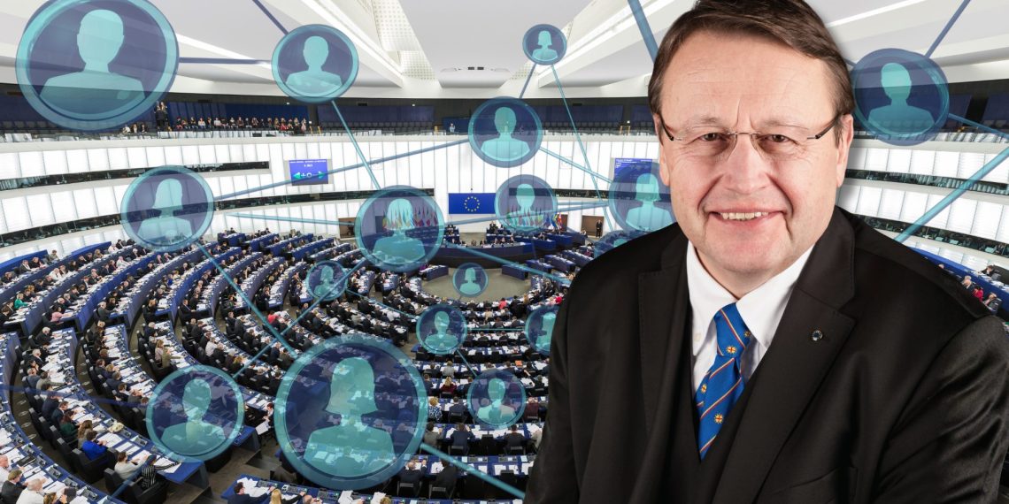 Paul Rübig, der ÖVP-Netzwerker für Freihandel und Deregulierung. (Foto: AG Gymnasium Melle/Wikipedia/CC BY-SA 3.0; Diliff/Wikipedia/CC BY-SA 3.0; Montage)