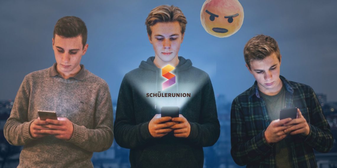 Männliche Jugendliche am Handy. (Quelle: Canva-KI)