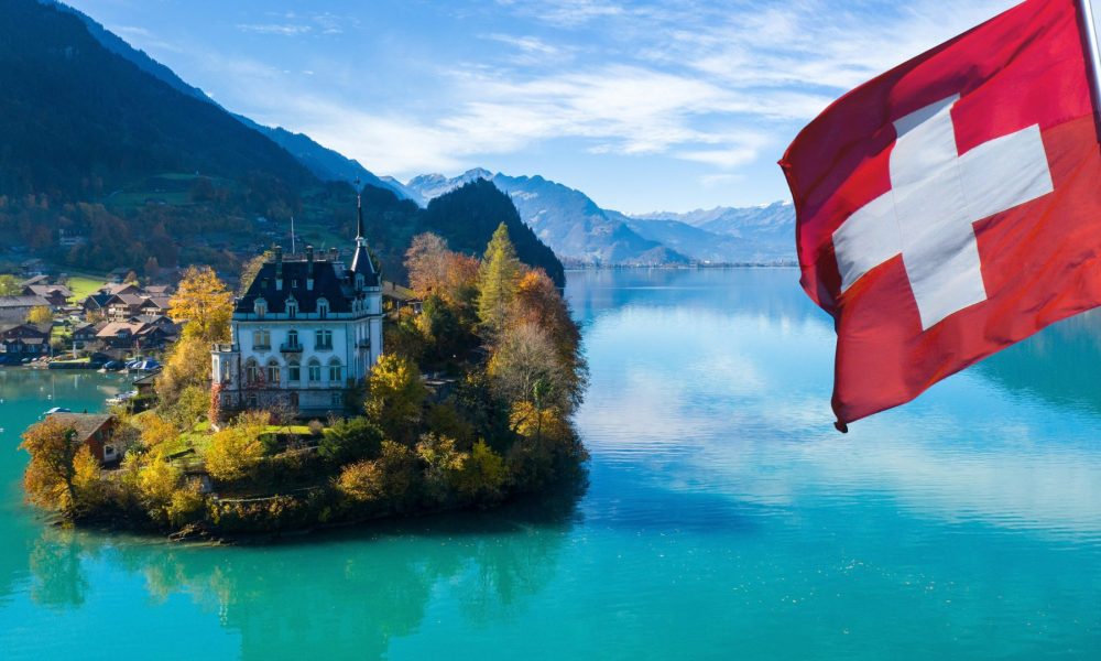 (Foto: Unsplash/Manuel Boxler; Kontrast.at/Montage)