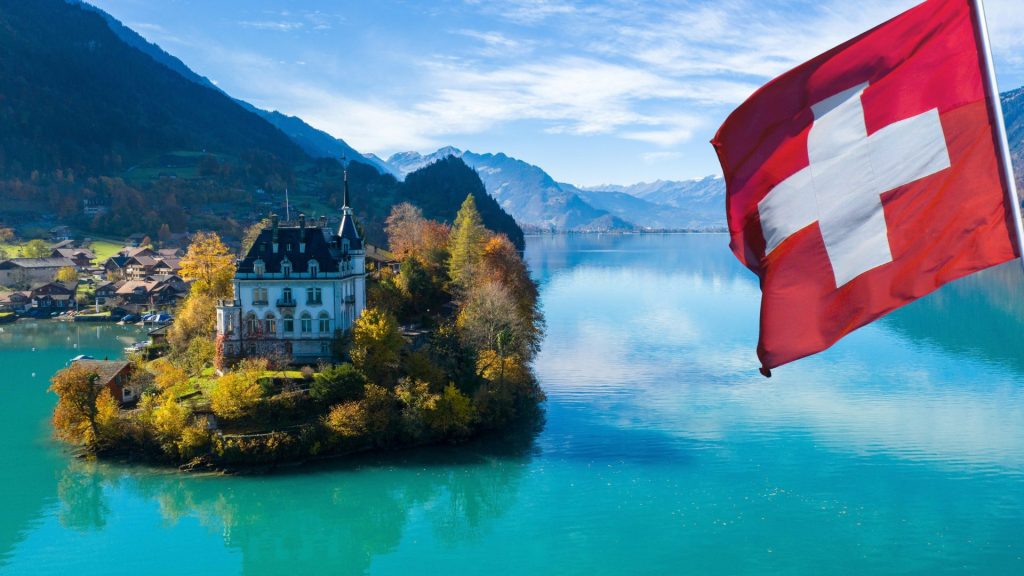 (Foto: Unsplash/Manuel Boxler; Kontrast.at/Montage)