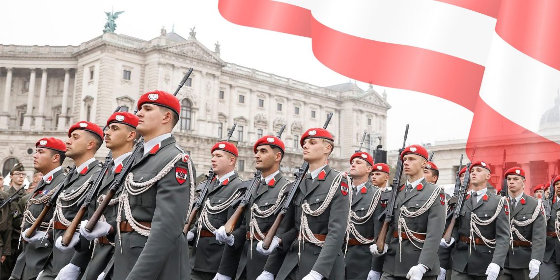 Wehrdienstreform - Rekruten auf dem Heldenplatz. (Foto: BKA/Foto: BKA/Dragan Tatic, KI-bearbeitet)