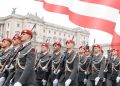 Wehrdienstreform - Rekruten auf dem Heldenplatz. (Foto: BKA/Foto: BKA/Dragan Tatic, KI-bearbeitet)